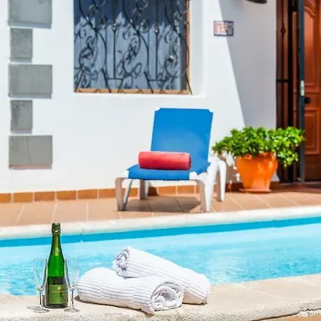 Playa Blanca Sleeps 8 Pool Wifi T334218